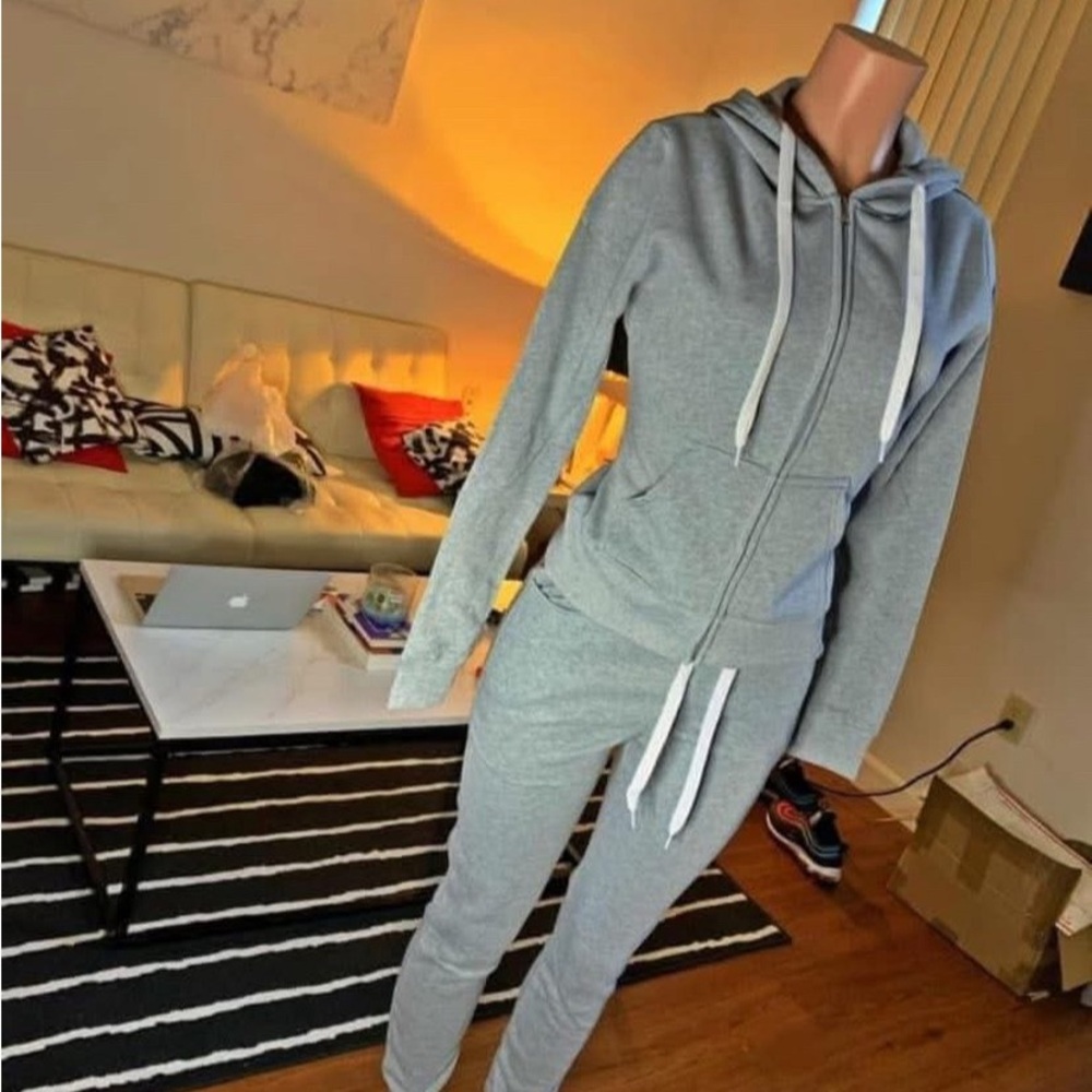 Women’s Light Gray Jogging Suit